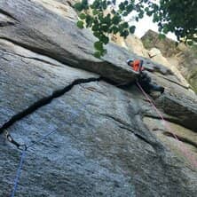 escalade de fissures au val d'orco